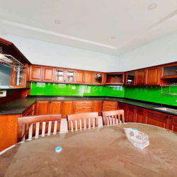 BIỆT THỰ SÂN VƯỜN , SÁT NGUYỄN THÁI SƠN GÒ VẤP, DT 10*40, HẺM XE TẢI