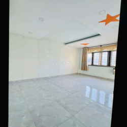 BIỆT THỰ SÂN VƯỜN , SÁT NGUYỄN THÁI SƠN GÒ VẤP, DT 10*40, HẺM XE TẢI