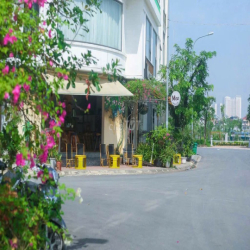 Cho thuê nhà Lô Góc, Ngọc Thuỵ, Kinh doanh đỉnh. Giá mềm