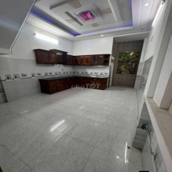 Nhà mới sạch sẽ vào ở luôn