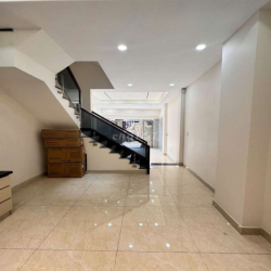 Cho thuê nhà nguyên căn sát Khu đô thị Vạn Phúc, 4 PN, 4WC, ô tô 