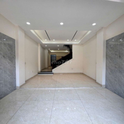 Cho thuê nhà nguyên căn sát Khu đô thị Vạn Phúc, 4 PN, 4WC, ô tô 