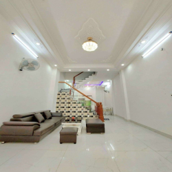 nhà fun nội thất.khu đồng bộ.ggần khu dân cư Vĩnh Lộc