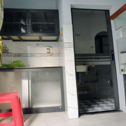 nhà nguyên căn sạch đẹp hẻm rộng