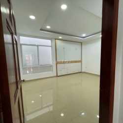 Nhà 100m2 sân vườn Xe Hơi Tránh Nhau Đường 37 giao đường Hiệp Bình 4PN