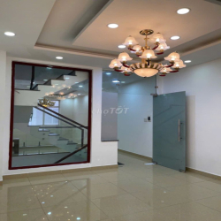 Nhà 100m2 sân vườn Xe Hơi Tránh Nhau Đường 37 giao đường Hiệp Bình 4PN