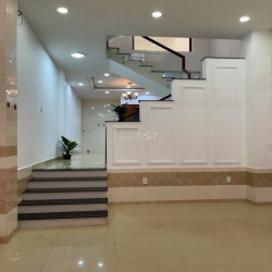Nhà 100m2 sân vườn Xe Hơi Tránh Nhau Đường 37 giao đường Hiệp Bình 4PN