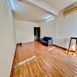 Văn phòng 50m² tại Vũ Phạm Hàm - Cầu Giấy giá chỉ 6 triệu.