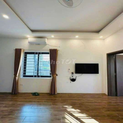 Cho thuê căn hộ khép kín phố ngô gia tự