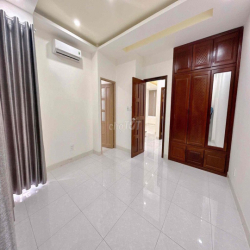 CHO THUÊ NHÀ 2 LẦU FULL NỘI THẤT KHU DÂN CƯ NAM LONG