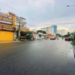 NHÀ 2 LẦU MẶT TIỀN NGÔ GIA TỰ ĐỐI DIỆN BECAMEX