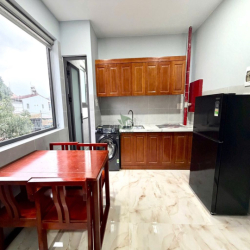 CHO THUÊ CĂN HỘ 1 PHÒNG NGỦ FULL NỘI THẤT CÓ CỬA SỔ ĐƯỜNG MÊ LINH