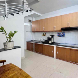 NHÀMỚI ĐẸP GẦN CHỢ NGÔ TẤT TỐ, 1TRỆT, 1LỬNG, 1 LẦU,3P. NGỦ, ở Lv Ok