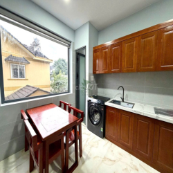 CHO THUÊ CĂN HỘ 1 PHÒNG NGỦ FULL NỘI THẤT CÓ CỬA SỔ ĐƯỜNG MÊ LINH