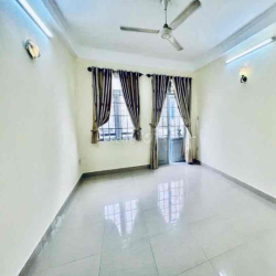 NHÀMỚI ĐẸP GẦN CHỢ NGÔ TẤT TỐ, 1TRỆT, 1LỬNG, 1 LẦU,3P. NGỦ, ở Lv Ok