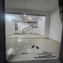 Cho thuê nhà Huỳnh Thị Hai, Q12. gần Nguyễn ảnh Thủ.2lầu,4pn,4wc.