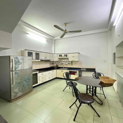 Cho thuê nhà Hẻm 922 CMT8- (5.9 x 11m ) 3 Tầng - 4PN - Chỉ 18tr TL