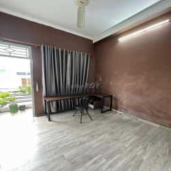 Cho thuê nhà Hẻm 922 CMT8- (5.9 x 11m ) 3 Tầng - 4PN - Chỉ 18tr TL