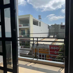 Phòng ban công ngay gần Vườn Lài - Luỹ Bán Bích