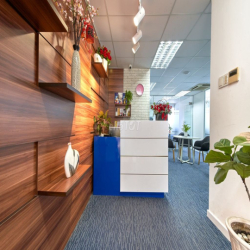 Chỗ ngồi làm việc Quận 1 – full dịch vụ – vào làm ngay