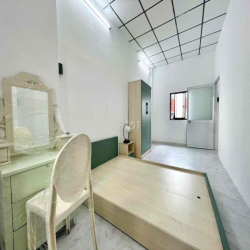 Nhà nguyên căn Q5–2PN2WC-5.5x7m- full nội thất- Chợ Hòa Bình giá rẻ