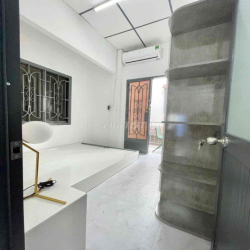 Nhà nguyên căn Q5–2PN2WC-5.5x7m- full nội thất- Chợ Hòa Bình giá rẻ