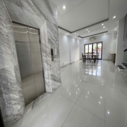 NHÀ ĐƯỜNG PHỔ QUANG DIỆN TÍCH: 8X20M HẦM 4 TẦNG CÓ THANG MÁY, CHO THUÊ