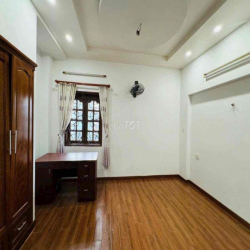 nhà 3 tầng lầu sân thượng phạm văn chiêu dt siêu rộng