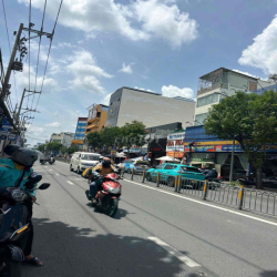 cho thuê Nhà ngan 6m mặt tiền Nguyễn Thị Thập
