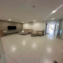 Villa góc 2MT đường Lê Văn Sỹ Quận 3 DT: 30x15m, giá 120tr/th