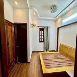 nhà 3 tầng lầu sân thượng phạm văn chiêu dt siêu rộng