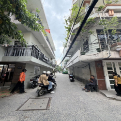 Số lượng phòng ít, riêng tư - Ngay giữa đường Ung Văn Khiêm