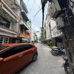 Số lượng phòng ít, riêng tư - Ngay giữa đường Ung Văn Khiêm
