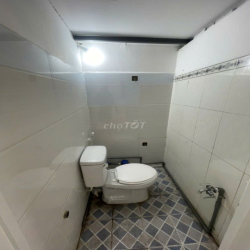 Mặt bằng kinh doanh, mặt tiền đường 7, ngay Hoàng Diệu 2, Thủ Đức