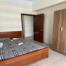 Cho thuê căn hộ 2 ngủ toà 30T Nam Trung Yên