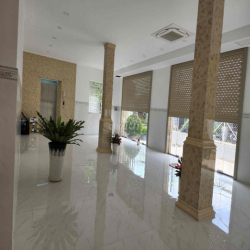 NHÀ MẶT TIỀN NGANG 13m, CHO THUÊ