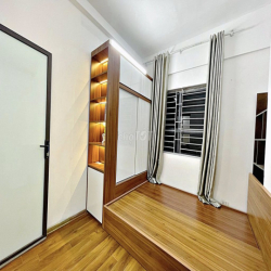 Cho thuê căn hộ 2PN giá 11 triệu phố Trần Quý Kiên, Cầu Giấy