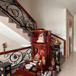 biệt thự sẵn nội thất có hầm để ôtô , có thang máy .5pn .