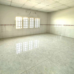 CHO THUÊ NHÀ P.TÂN HÒA, 1TRỆT 1LẦU 1LỬNG, ĐƯỜNG RỘNG 5m, SÂN ĐẬU OTO