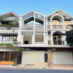 CHO THUÊ NHÀ - NHÀ ĐANG XÂY MỚI 100%  - MẶT TIỀN KHU ĐẤU GIÁ THÀNH PHỐ