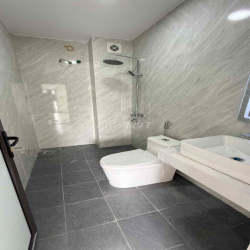 cho thuê nhà nguyên căn 32 m2 xây 5 tầng giá 5.5 tr/1 tháng .