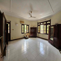 CHO THUÊ BIỆT THỰ THẢO ĐIỀN DTSD 700m2