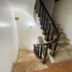 Nhà cho thuê ngõ 143 Trung Kính, Dt 50m2 x 3 tầng 1 tum 