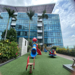 Cho thuê *** 1 căn Vincom Center tầng 21 có sân vườn, 3PN cực đẹp