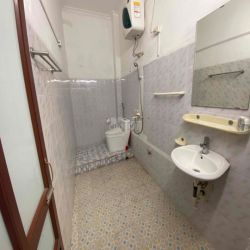 Phòng trọ có điều hoà, nóng lạnh, intenet, máy lọc nước RO