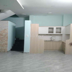 Nhà nguyên căn. Hình thật 100%. 2 lầu, sân thượng