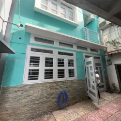 Nhà nguyên căn. Hình thật 100%. 2 lầu, sân thượng