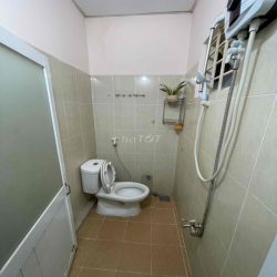Căn hộ 2 phòng ngủ, full Nội Thất cạnh chợ Hoàng Hoa Thám