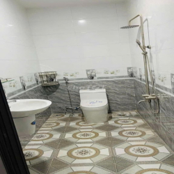 CHO THUÊ NHÀ TRỆT LẦU CÓ NỘI THẤT GẦN BÊN XE TÂN ĐÔNG HIỆP DĨ AN