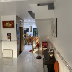 Nhà nguyên căn KDT Vạn Phúc city giá 32tr 5x22m nhà như hình